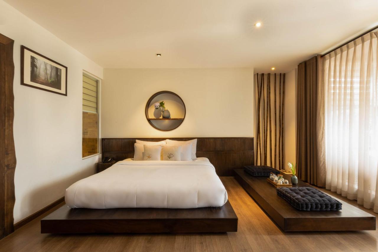 Cochin Signature Suite with Floating Breakfast and Free mini-bar